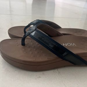 2 Pairs Ladies’  Vionic Tide Platform flipflops, size 8, navy and black